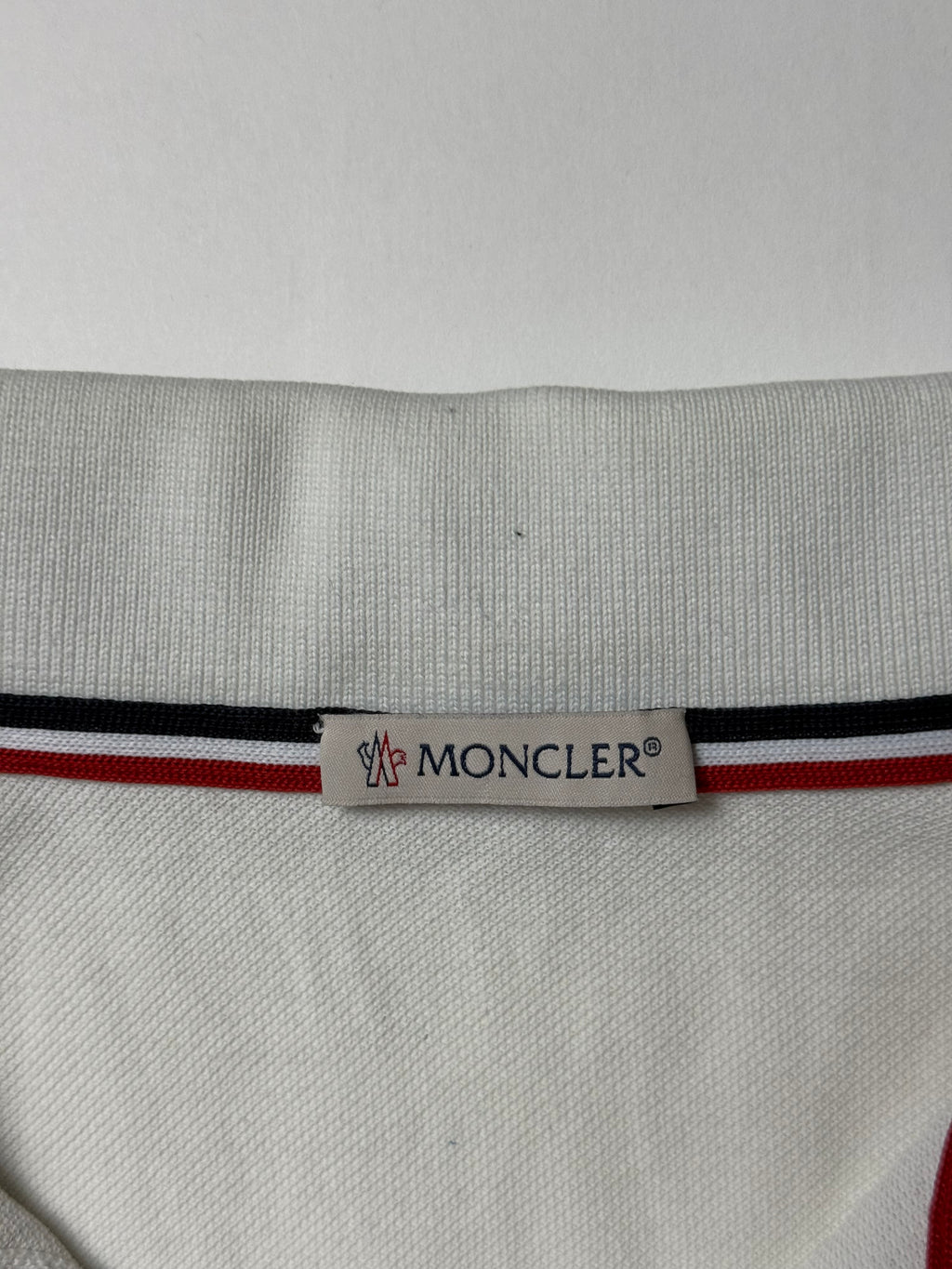 Moncler weißes Poloshirt (XL)      Gebraucht - Ausgezeichnet