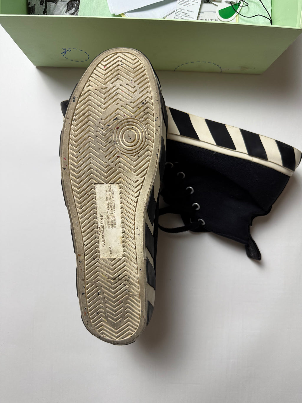 Off-White Vulcanized High Sneaker  (46)   *Használt - Kiváló