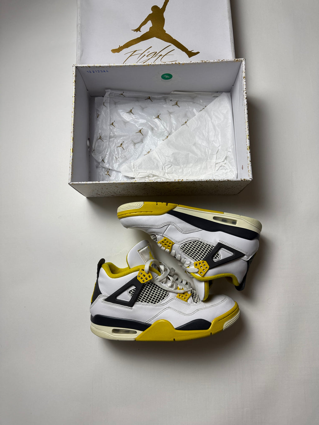 Jordan 4 Vivid Sulfur (42,5)    *Használt - Kiváló