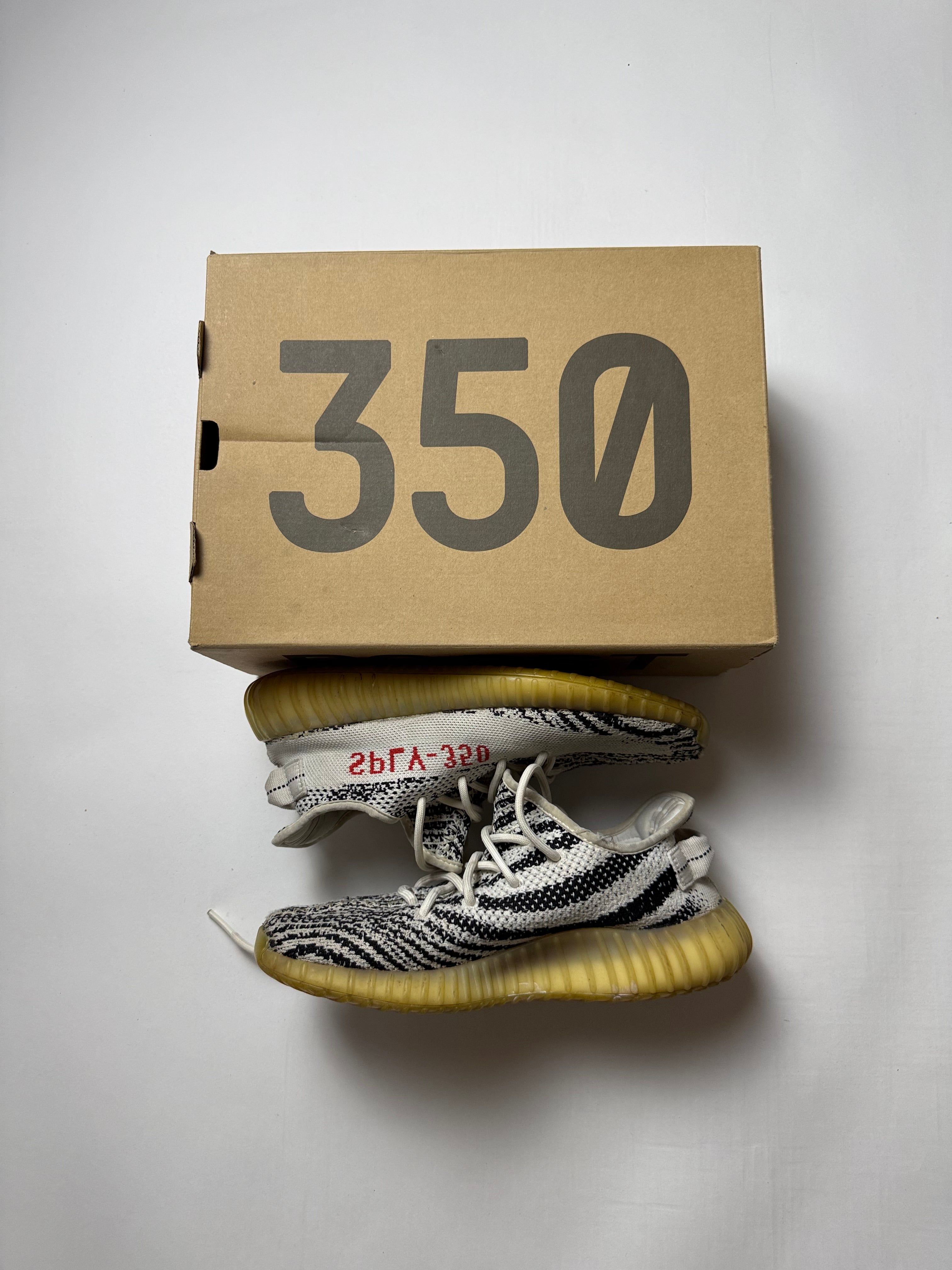 Yeezy 350 Zebra (41,5)    *Használt - Jó