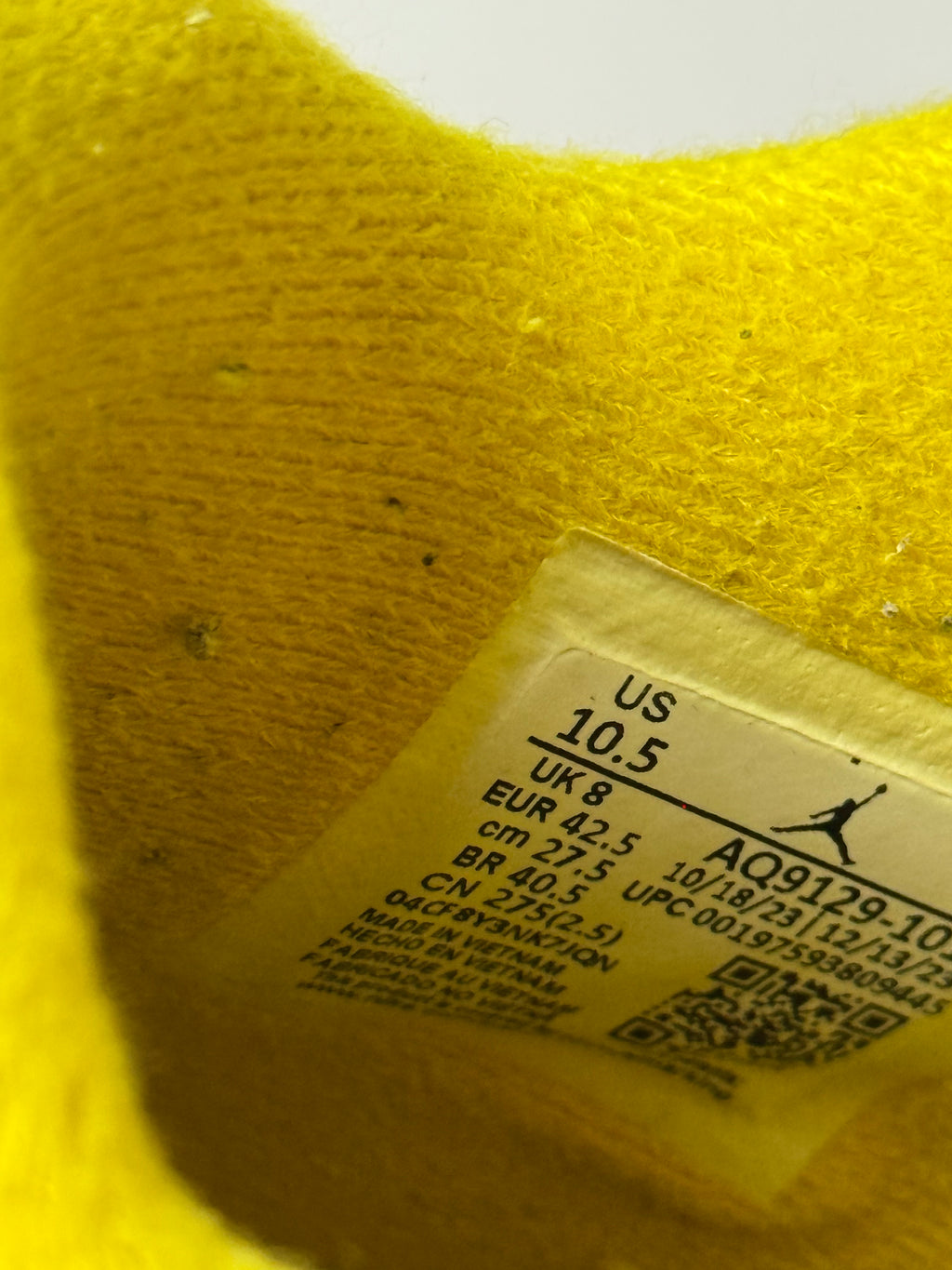 Jordan 4 Vivid Sulfur (42,5)    *Használt - Kiváló