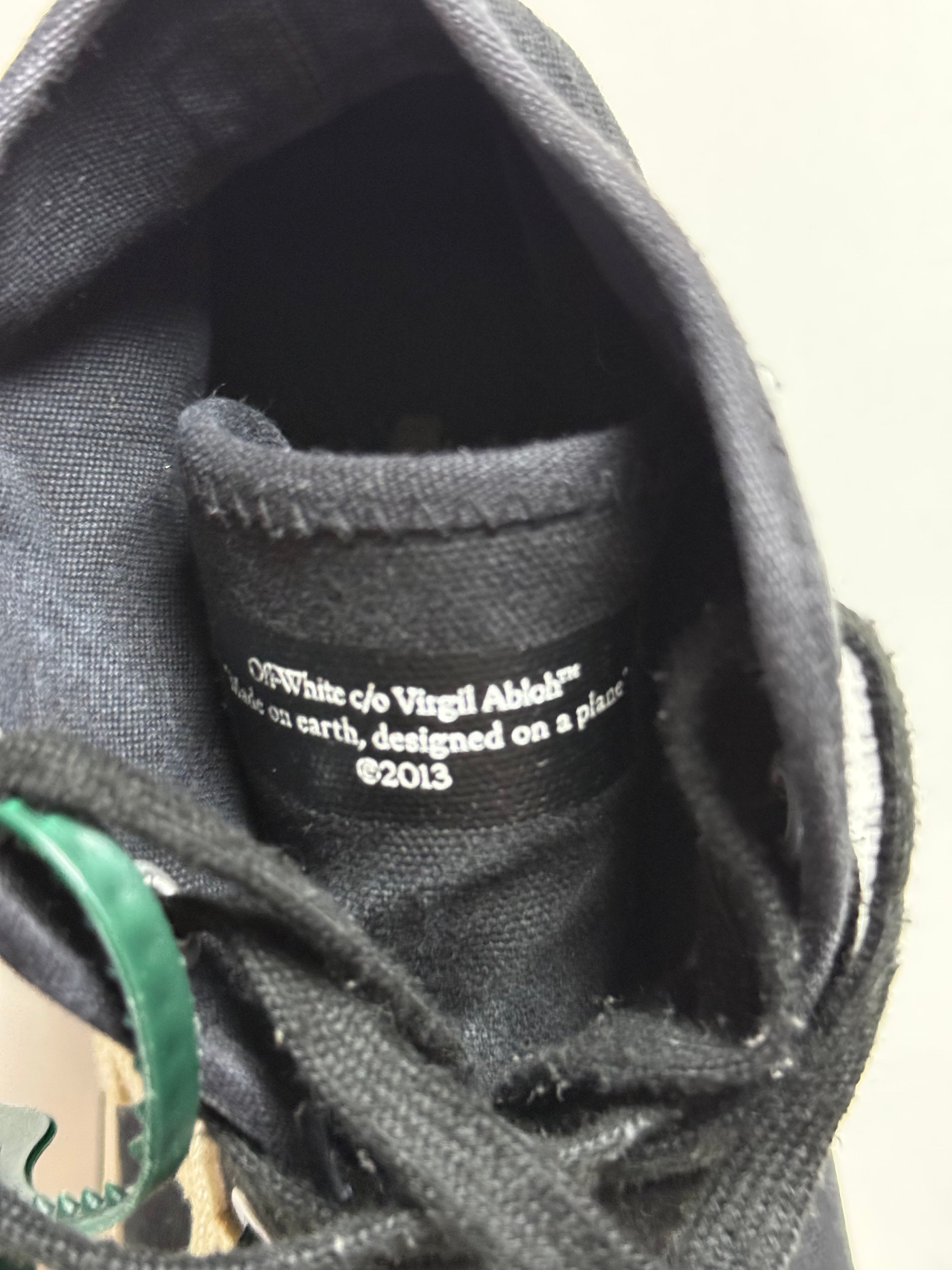 Off-White Vulcanized High Sneaker  (46)   *Használt - Kiváló