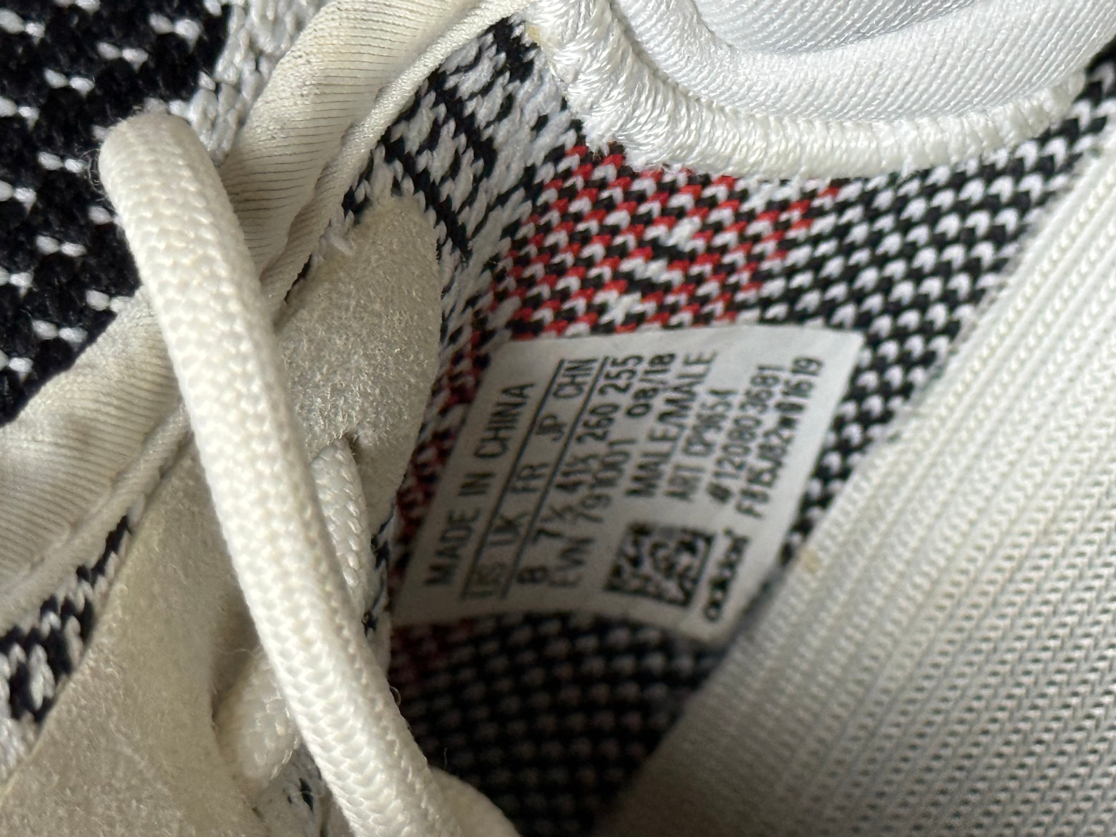 Yeezy 350 Zebra (41,5)    *Használt - Jó