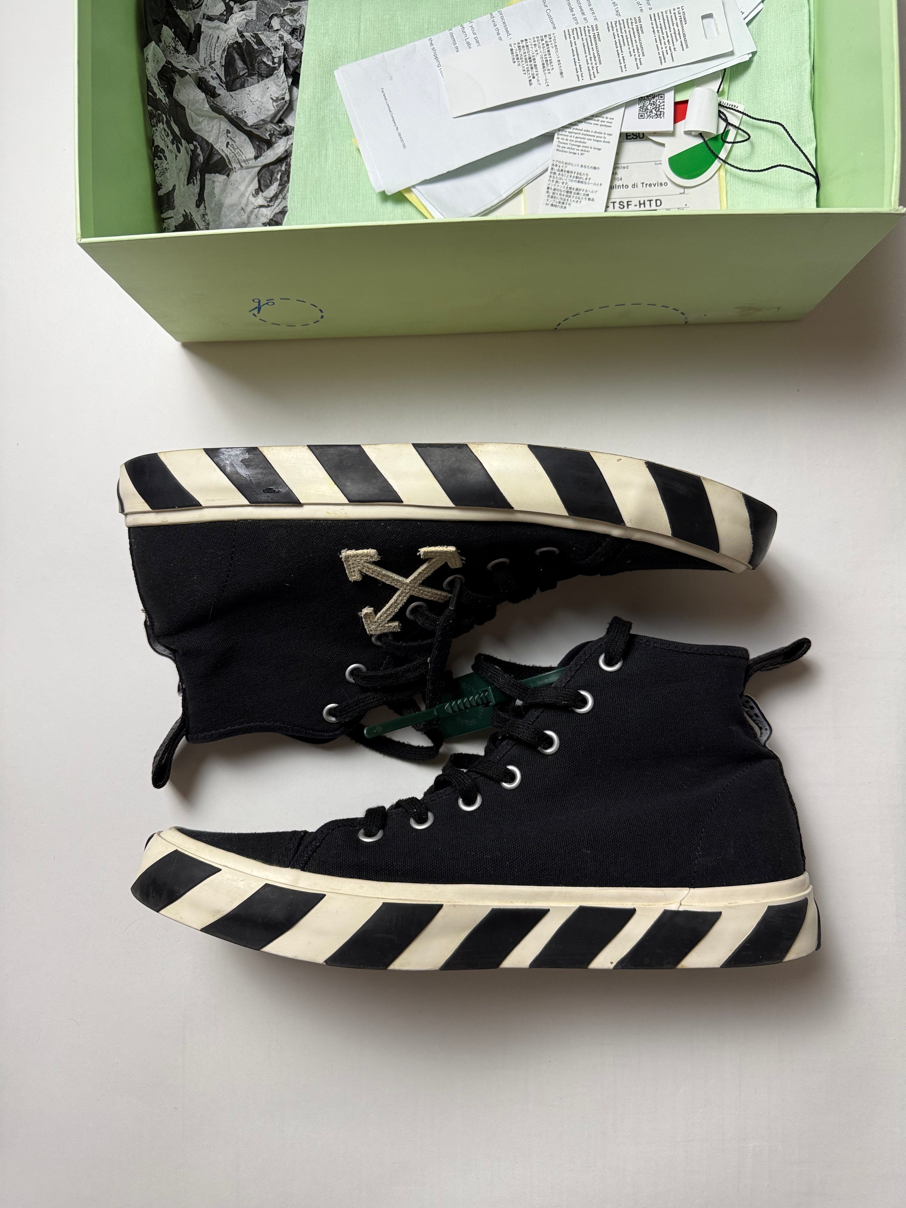 Off-White Vulcanized High Sneaker  (46)   *Használt - Kiváló