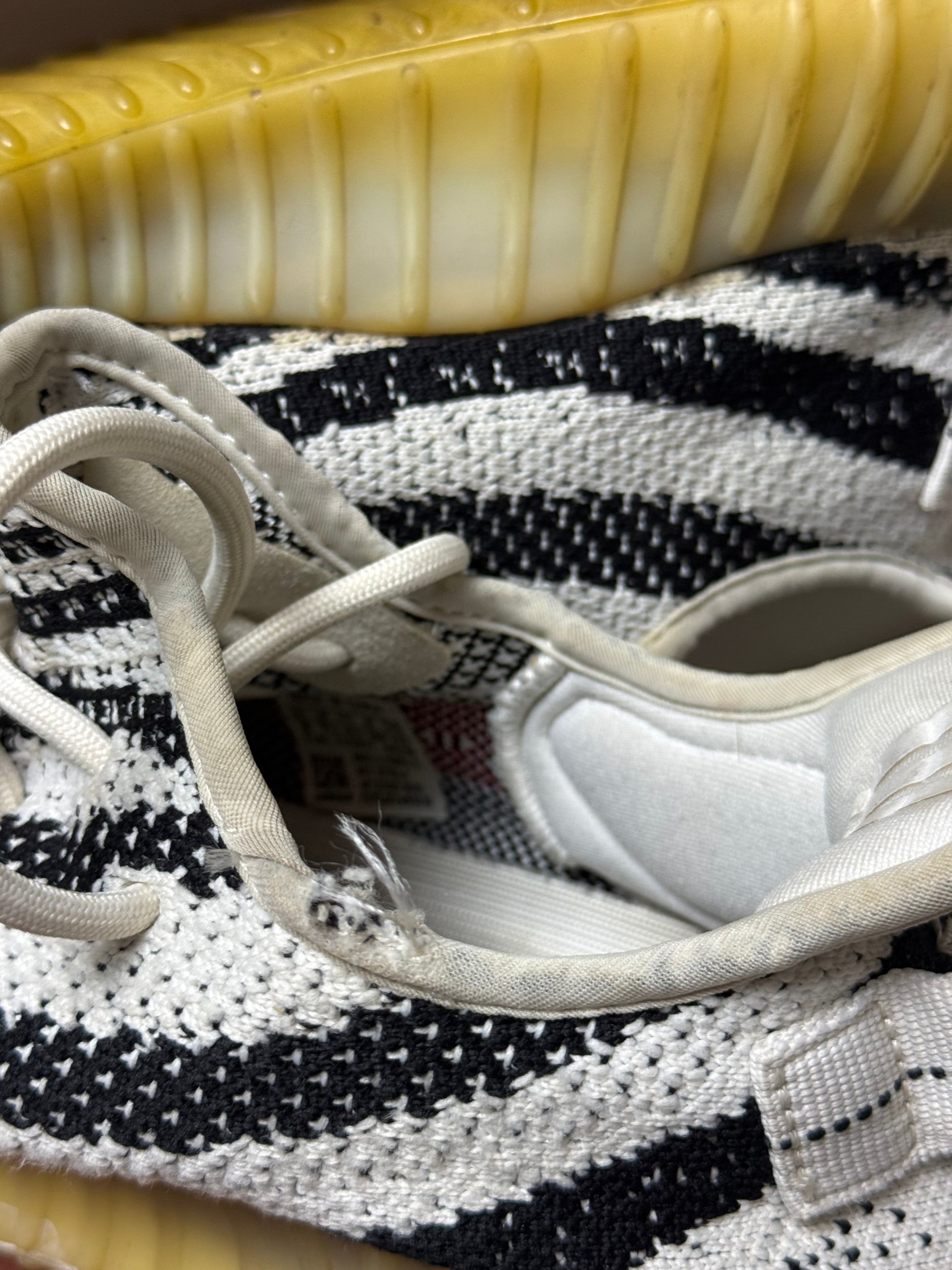 Yeezy 350 Zebra (41,5)    *Használt - Jó