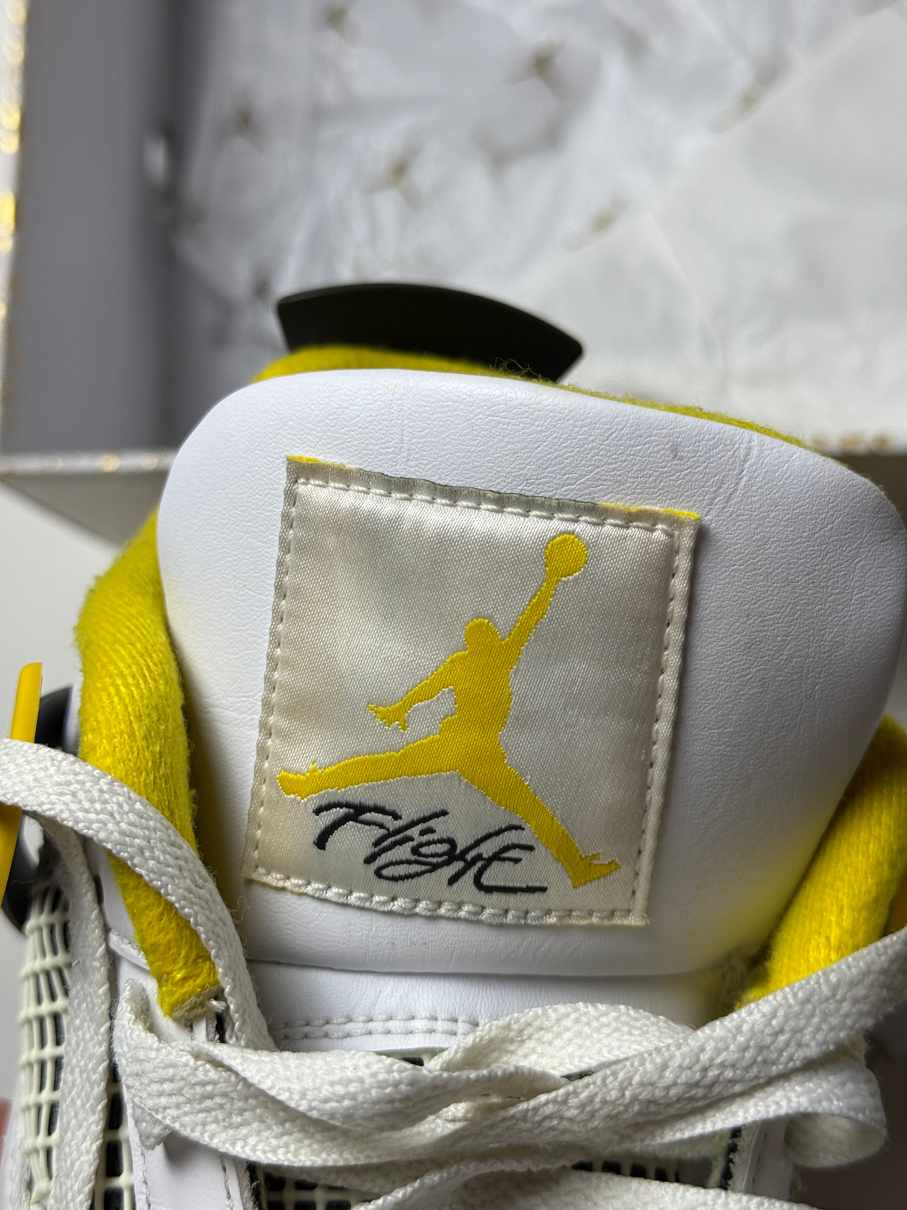 Jordan 4 Vivid Sulfur (42,5)    *Használt - Kiváló